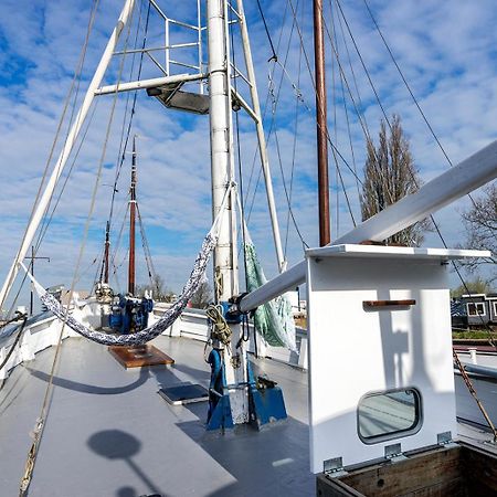 Asile Flottant Hotel Амстердам Екстериор снимка