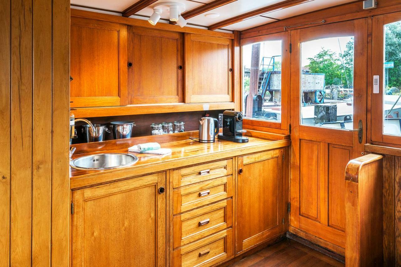 Asile Flottant Hotel Амстердам Екстериор снимка